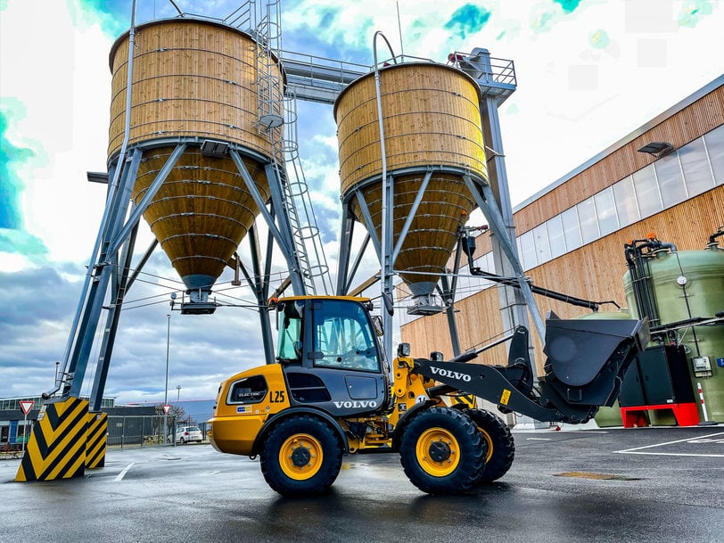 LA VOLVO L25 ELÉCTRICA SE PONE EL MONO DE TRABAJO (DE INVIERNO) PARA UNA LIMPIEZA URBANA MÁS SOSTENIBLE